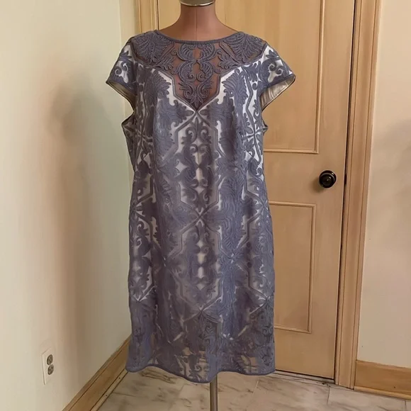 TADASHI SHOJI Blue Stone Cotton Embroidered Tulle Cap SLV MOB